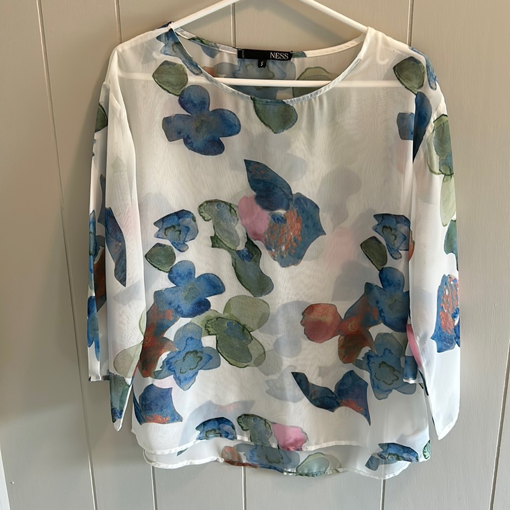 NESS Women’s Sheer Top-Size Small-Very pretty floral pattern-Like new condition
